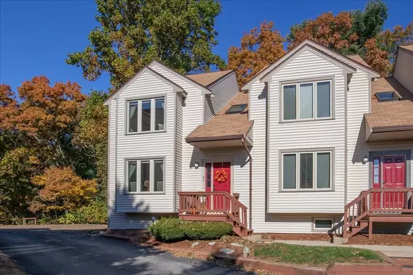 41 Elm St #C1, Foxboro, MA 02035