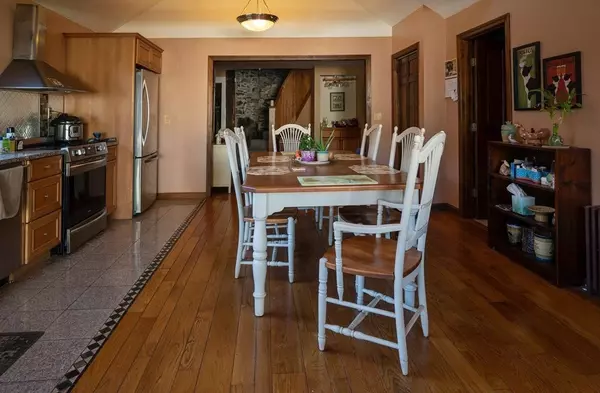 Sutton, MA 01590,128 Dudley Road