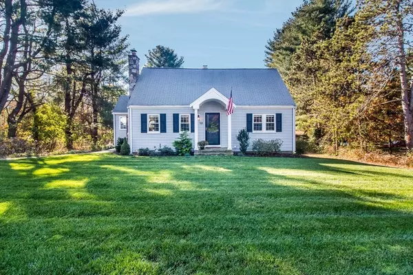 58 Bridge St, Medfield, MA 02052