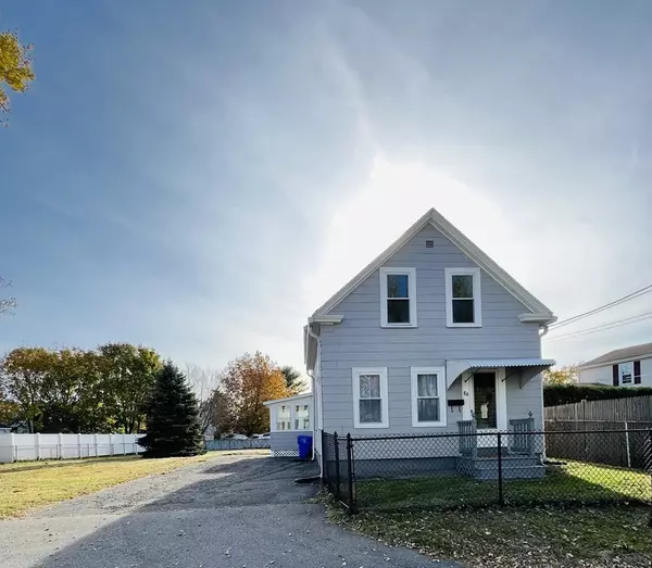 84 Floral St, Taunton, MA 02780