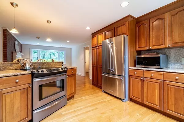 Dover, MA 02030,7 Crest Drive