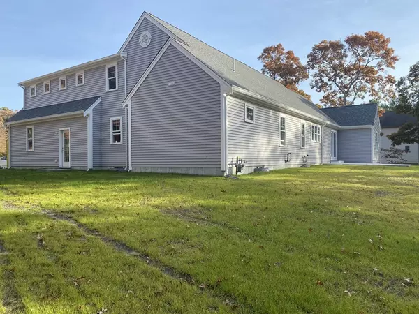 Mashpee, MA 02649,14 Southwind Cir