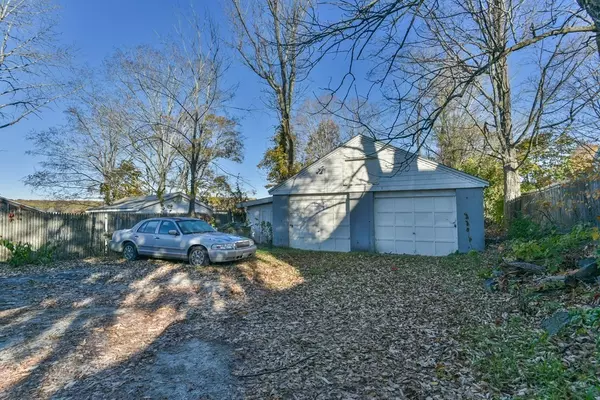 Webster, MA 01570,9 Lake St