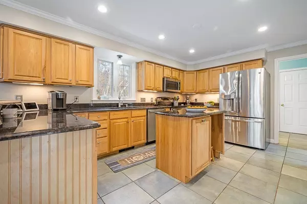 Charlton, MA 01507,17 Buffum Rd