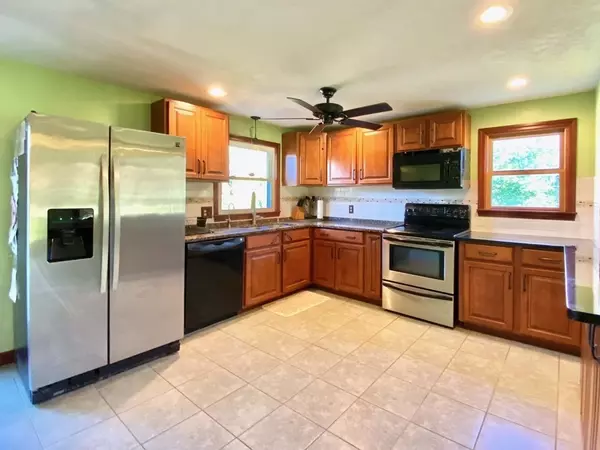 Charlton, MA 01507,1 Wilson Ln