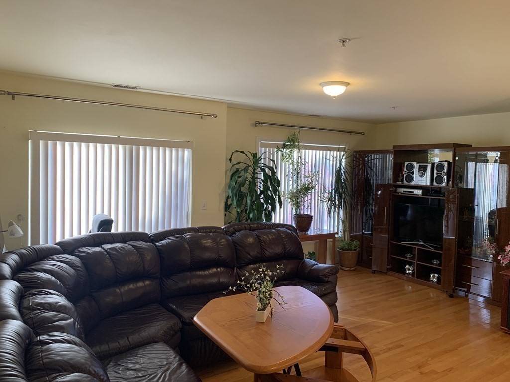 Peabody, MA 01960,84 Aborn St #1304