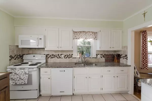 Pawtucket, RI 02861,16 Edgemere Rd