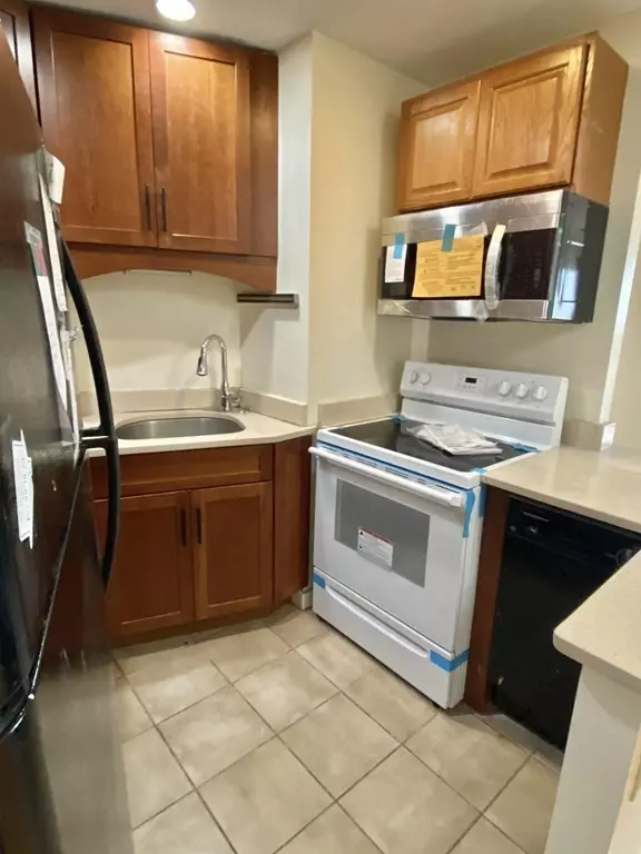 Quincy, MA 02171,90 Quincy Shore Drive #825