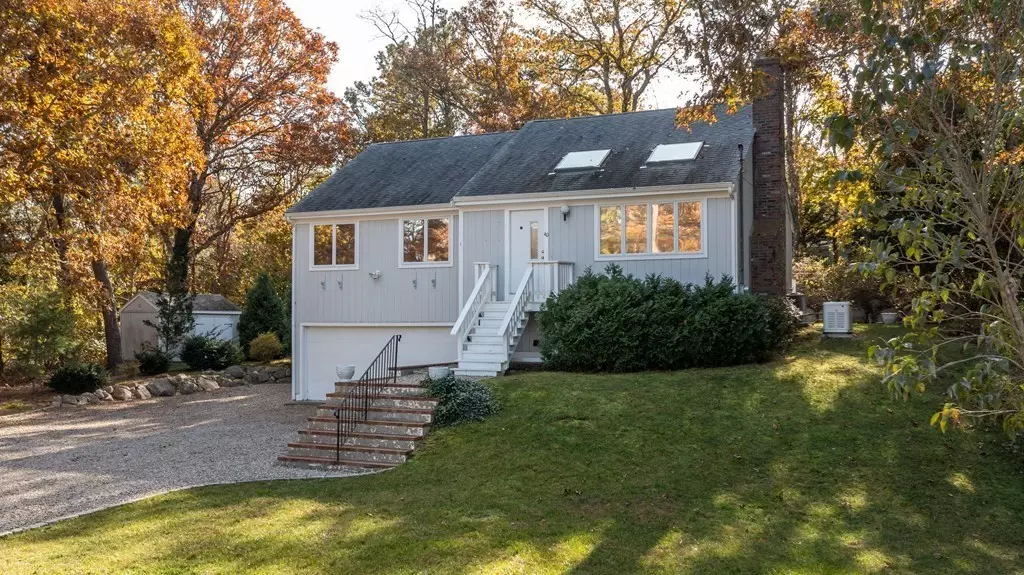 40 Kirk St, Falmouth, MA 02556