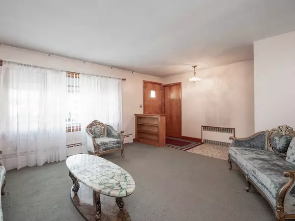 Watertown, MA 02472,28 N Beacon Ct