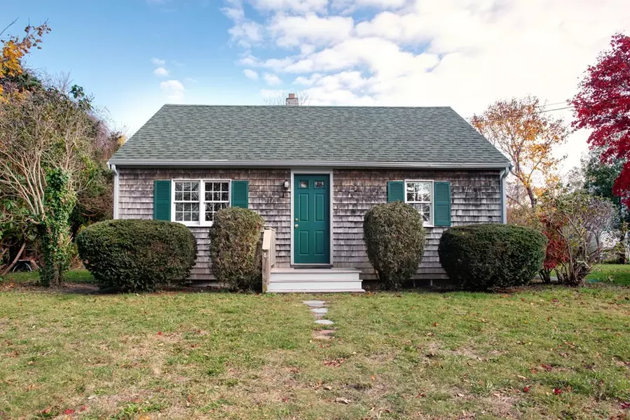 8 Sylvan Rd, Bourne, MA 02559