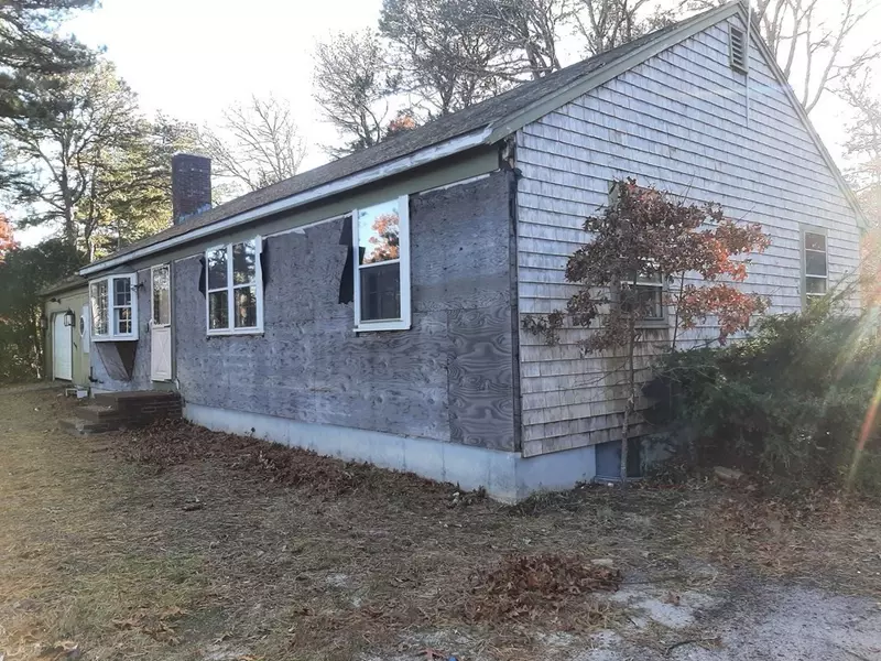 14 Bay Pine Rd, Harwich, MA 02645