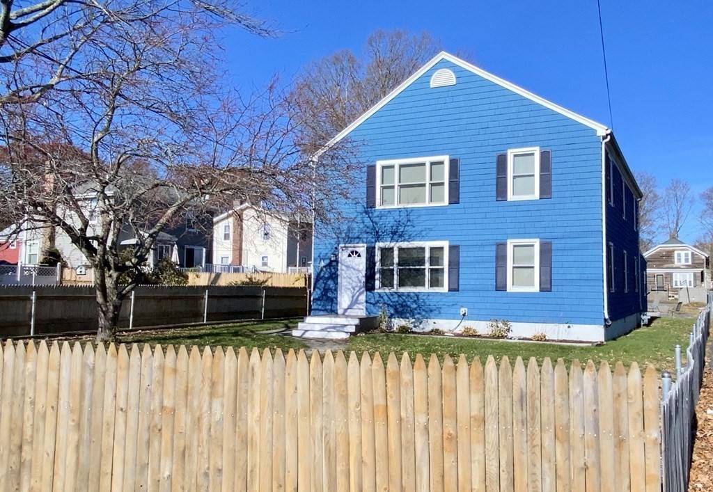 810 New Boston Rd, Fall River, MA 02720