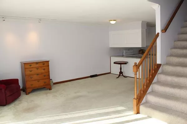 Agawam, MA 01001,123 Beekman Drive #123