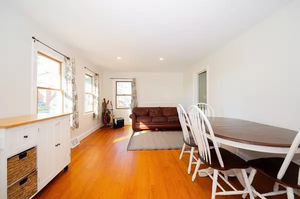 Sutton, MA 01590,11 Uxbridge Rd