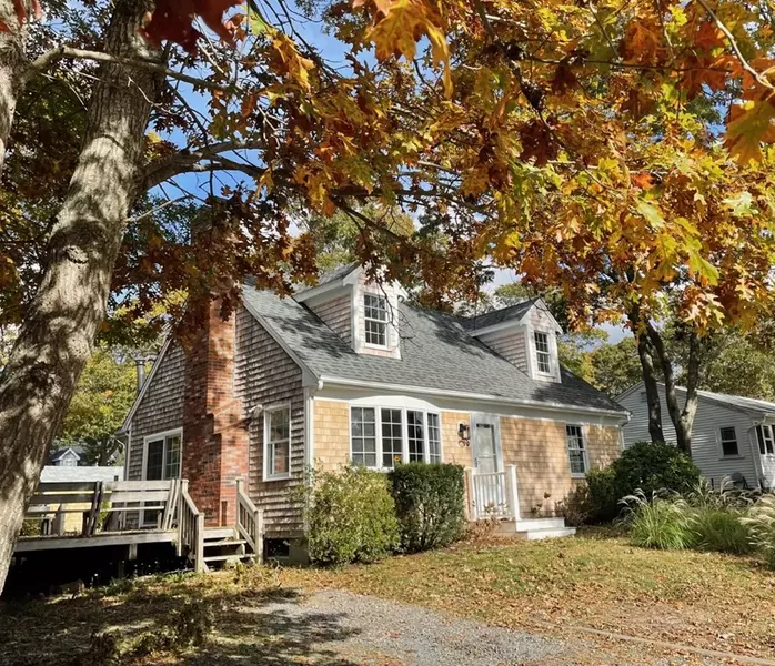 10 Palm Street, Falmouth, MA 02536