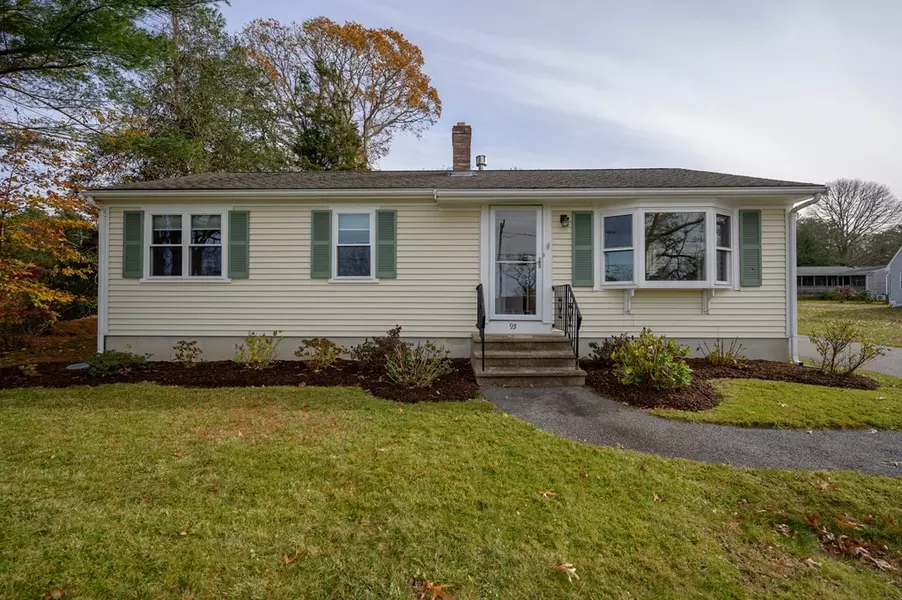 95 Lakewood Dr, Mashpee, MA 02649