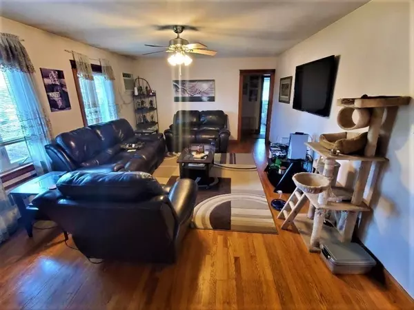 Clinton, MA 01510,313 Chace St