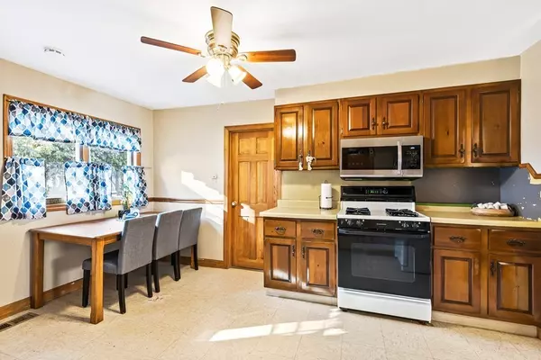 Saugus, MA 01906,7 Saint James Rd