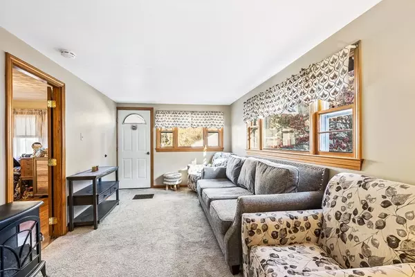 Saugus, MA 01906,7 Saint James Rd