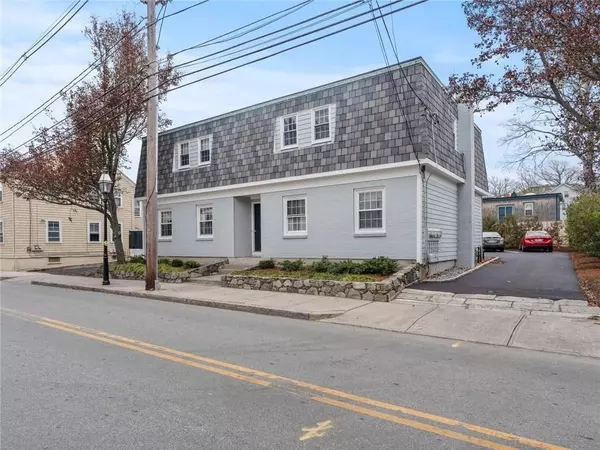 322 Thames St, Bristol, RI 02809