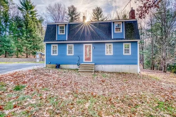 24 Oak Hill St, Pepperell, MA 01463