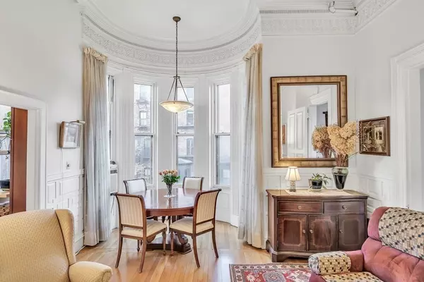 Boston, MA 02116,261 Commonwealth Ave #4