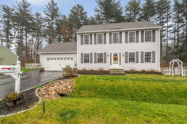 7 Lucier Park Dr, Hudson, NH 03051