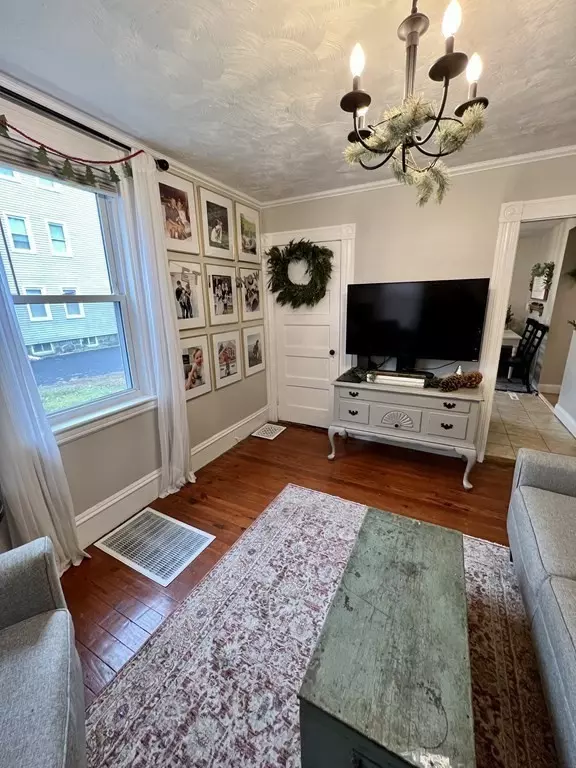 Saugus, MA 01906,82 Bristow St