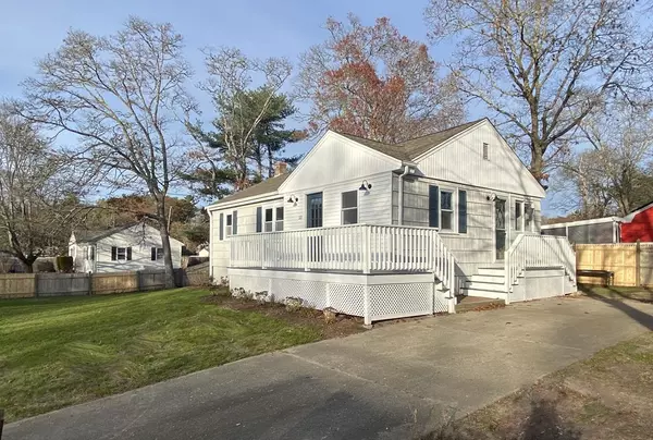 33 Arrowhead Dr, Wareham, MA 02532