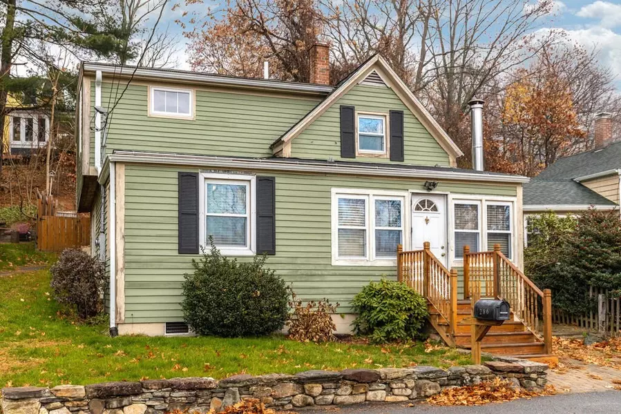 286 Woodlawn St, Clinton, MA 01510