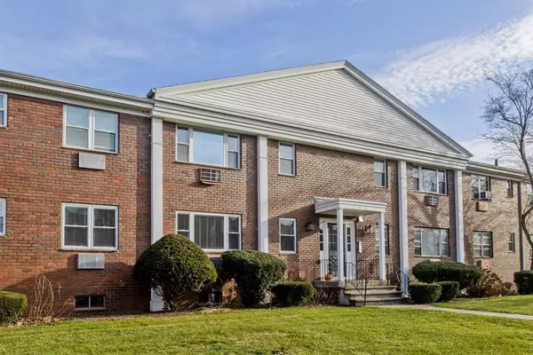 Agawam, MA 01001,67 Regency Park Dr #67