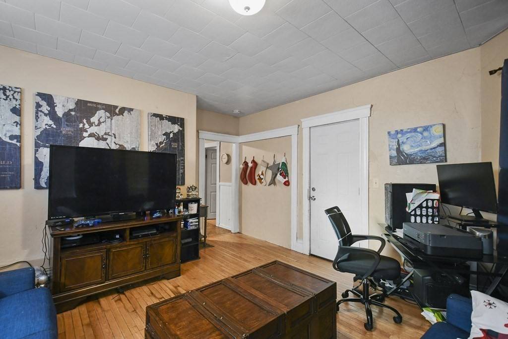 Worcester, MA 01603,52 Crystal Street