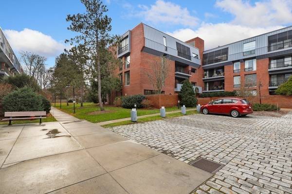 75 Grove St #327, Wellesley, MA 02482