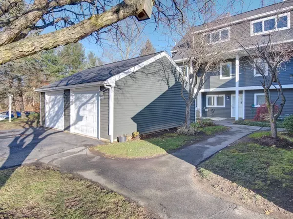 Webster, MA 01570,306 Beacon Park #306