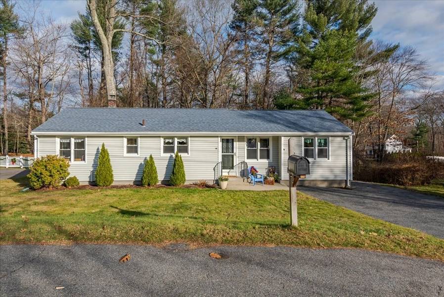 13 Fiske Ave, Upton, MA 01568