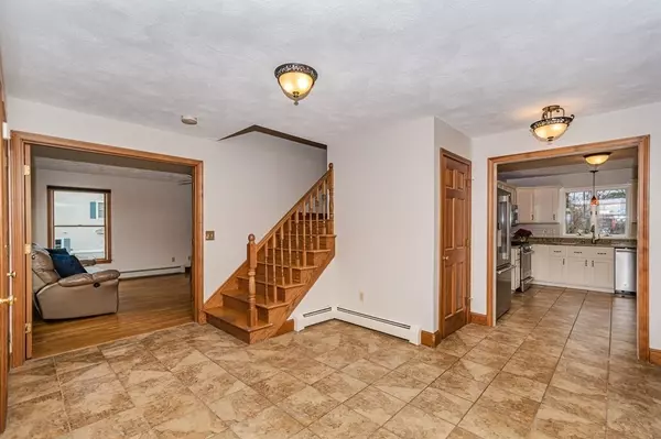 Tewksbury, MA 01876,31 Bopete Ln