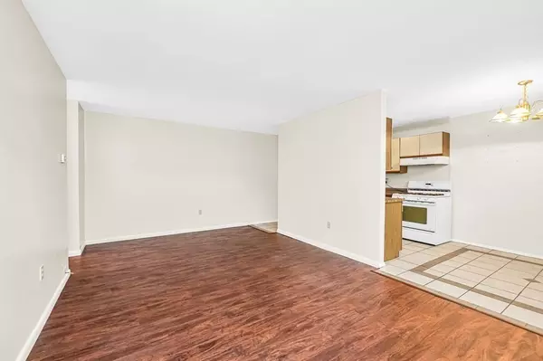 Agawam, MA 01001,1 Regency Park Dr #1