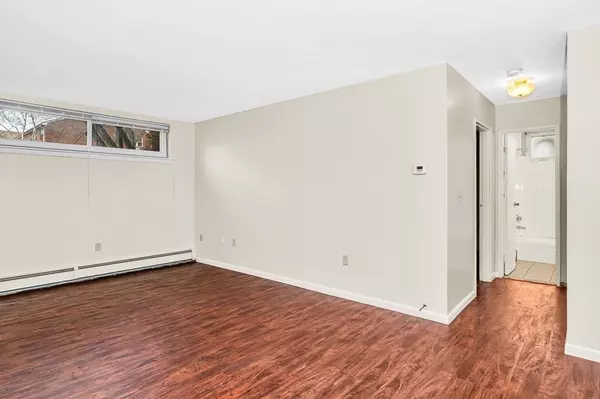 Agawam, MA 01001,1 Regency Park Dr #1