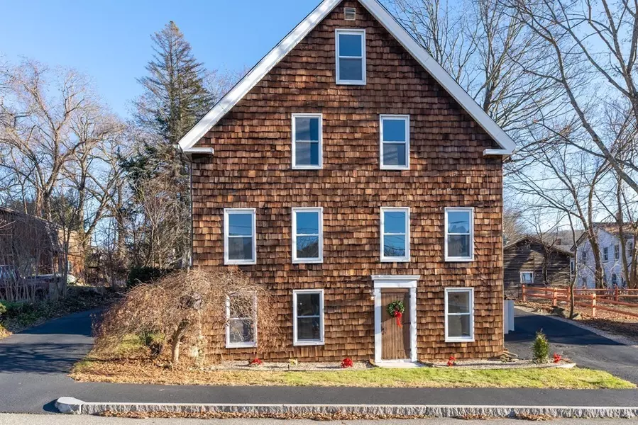 17 Pine St, Ware, MA 01082