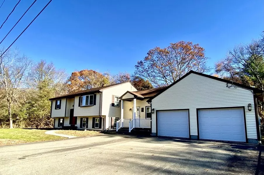 30 Club Avenue, Acushnet, MA 02743