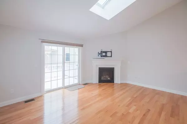 Millbury, MA 01527,14 Stratford Village Dr #14