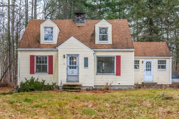 40 Greenmeadow Ln, Granby, MA 01033