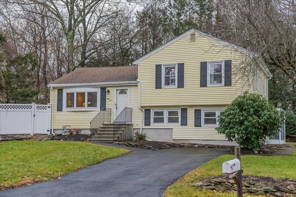 54 Bumble Bee Cir, Shrewsbury, MA 01545