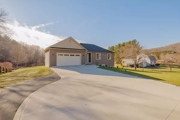 35 Skyline Dr, Westfield, MA 01085