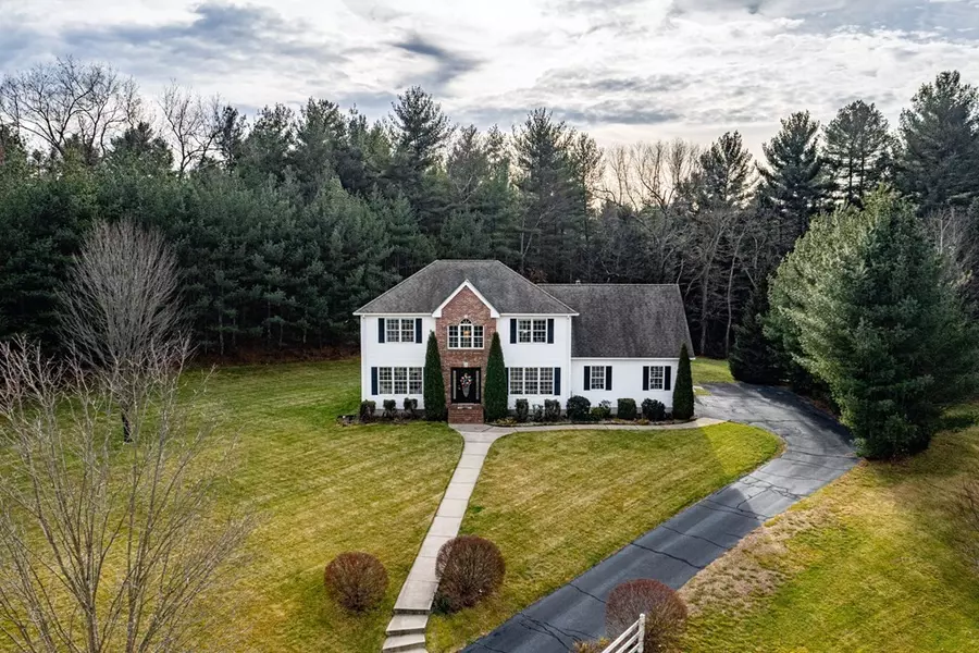 13 Hunters Ridge Cir, Southwick, MA 01077