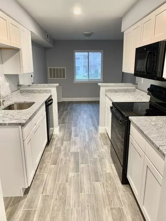 Hingham, MA 02043,14 Beals Cove Road #B