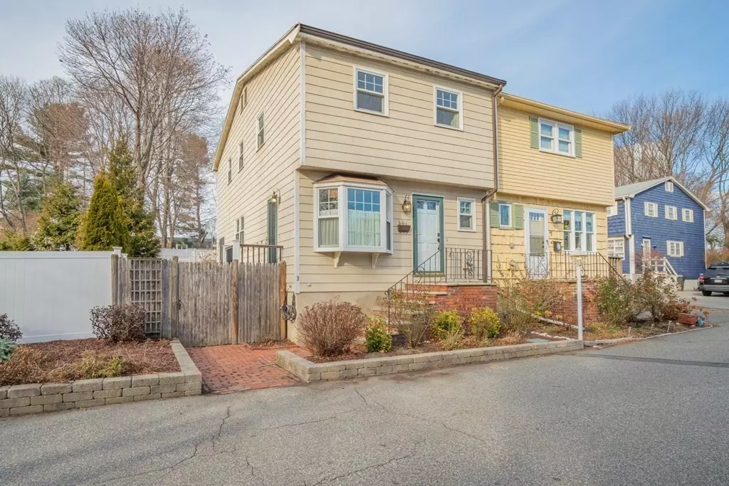 Marblehead, MA 01945,3 Lincoln Park