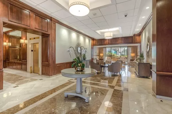 Boston, MA 02114,9 Hawthorne Place #12G