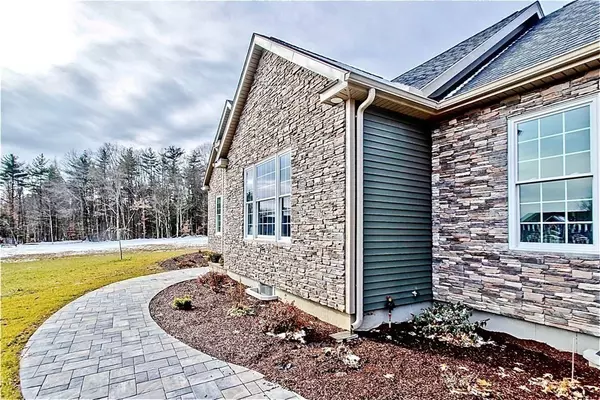 Greenfield, MA 01301,85 Verde Dr